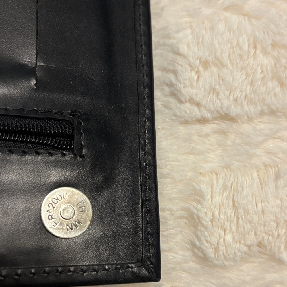 Elegant Black Leather Clutch with Gold Lock Y2K 2000 - Picture 5 of 14